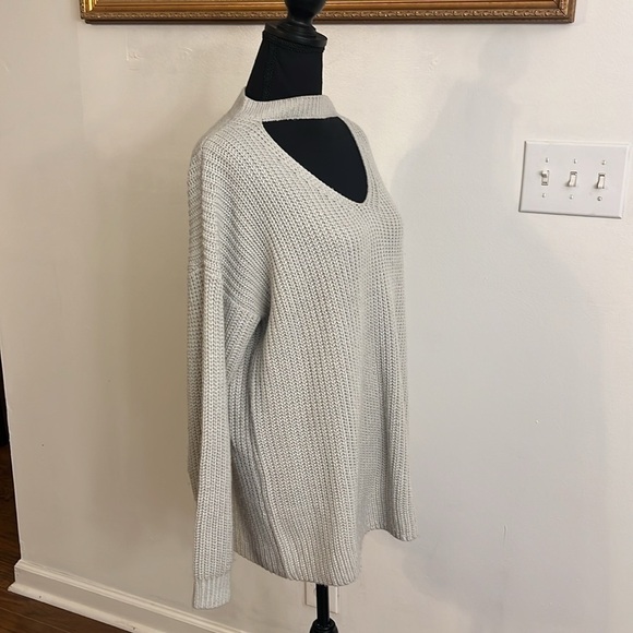 She + Sky Oatmeal Long Sleeve Cut Out Sweater, Sz. M/L - Picture 4 of 10